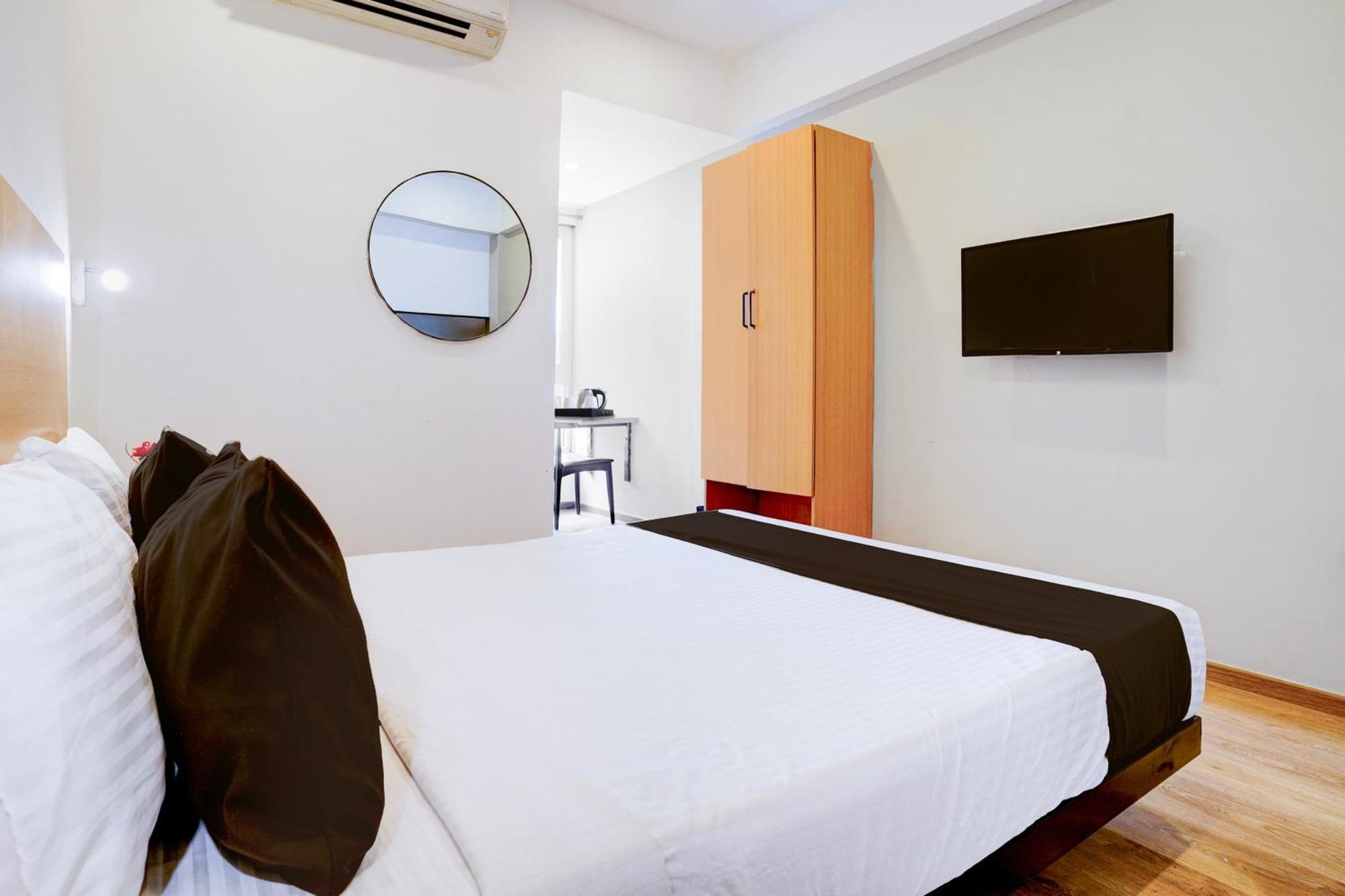 Townhouse Khar The Habitat Hotel Mumbai Exterior photo