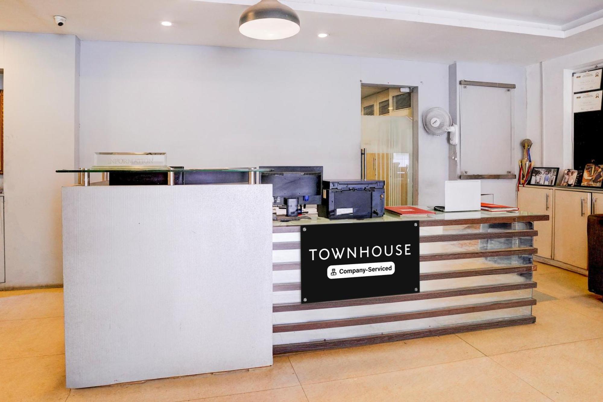 Townhouse Khar The Habitat Hotel Mumbai Exterior photo