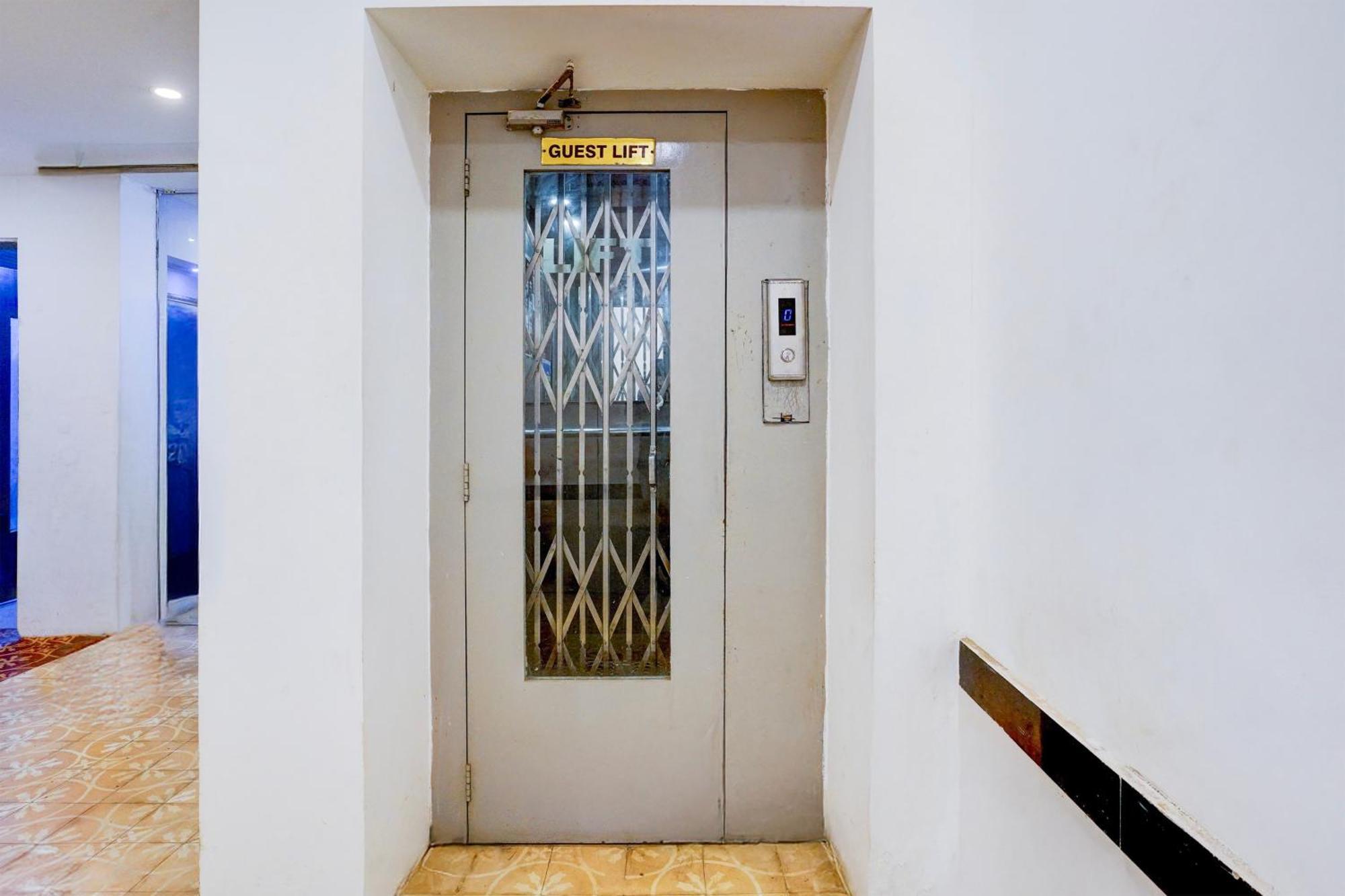 Townhouse Khar The Habitat Hotel Mumbai Exterior photo
