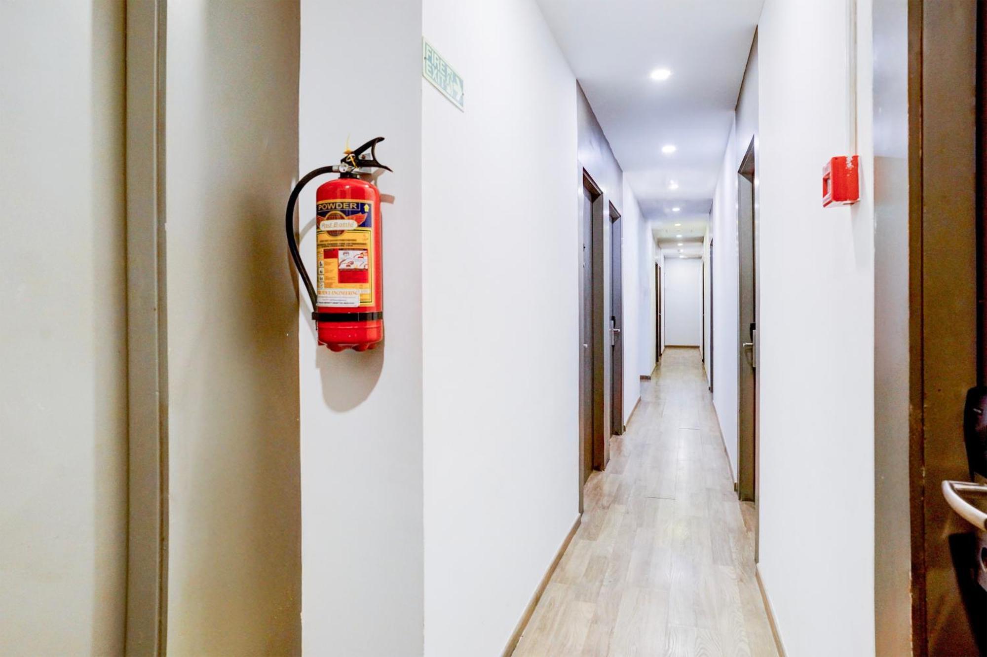 Townhouse Khar The Habitat Hotel Mumbai Exterior photo