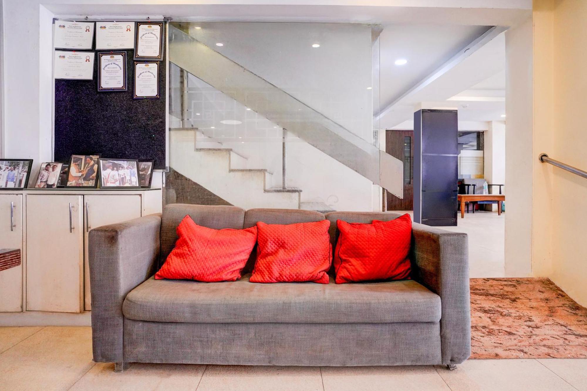Townhouse Khar The Habitat Hotel Mumbai Exterior photo