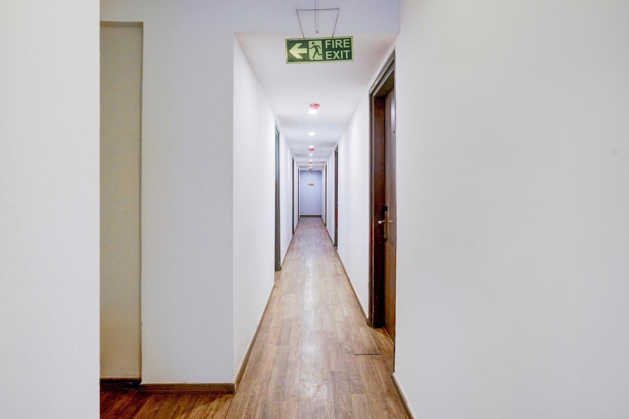 Townhouse Khar The Habitat Hotel Mumbai Exterior photo